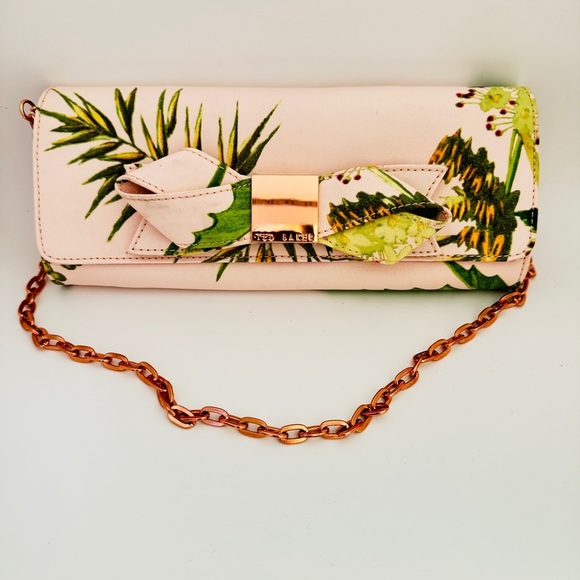 NWOT Ted Baker Light Pink Floral Printed Clutch - Picture 1 of 12